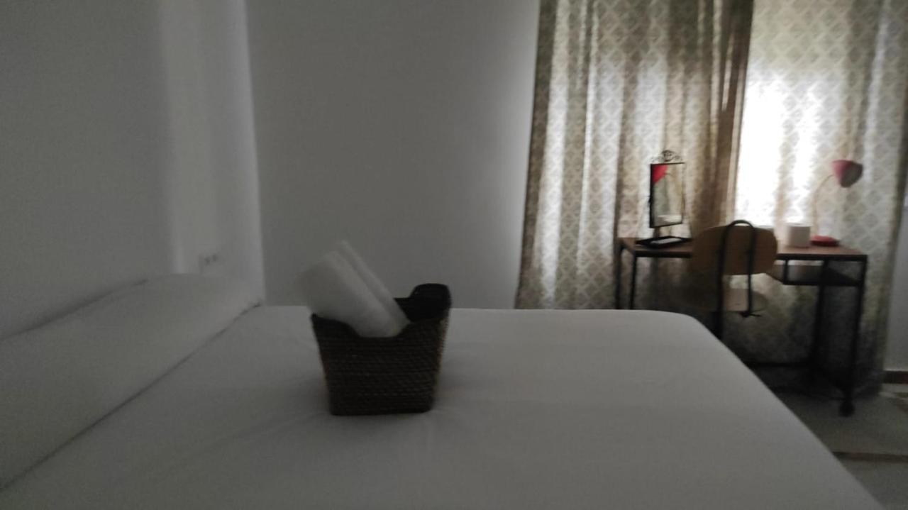Guest house Convenient - Ferry, Train & Bus Station - Algeciras
