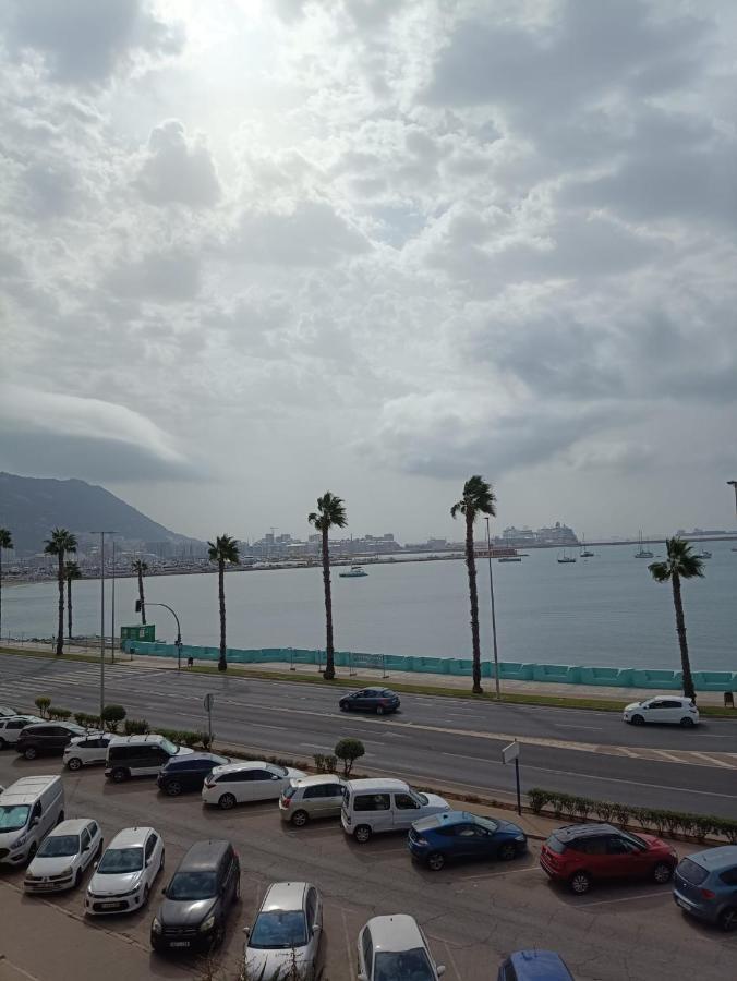 Vistas A 3 Paises Y 2 Continentes 1º Linea De Playa A 5 Minutos De Gibraltar *