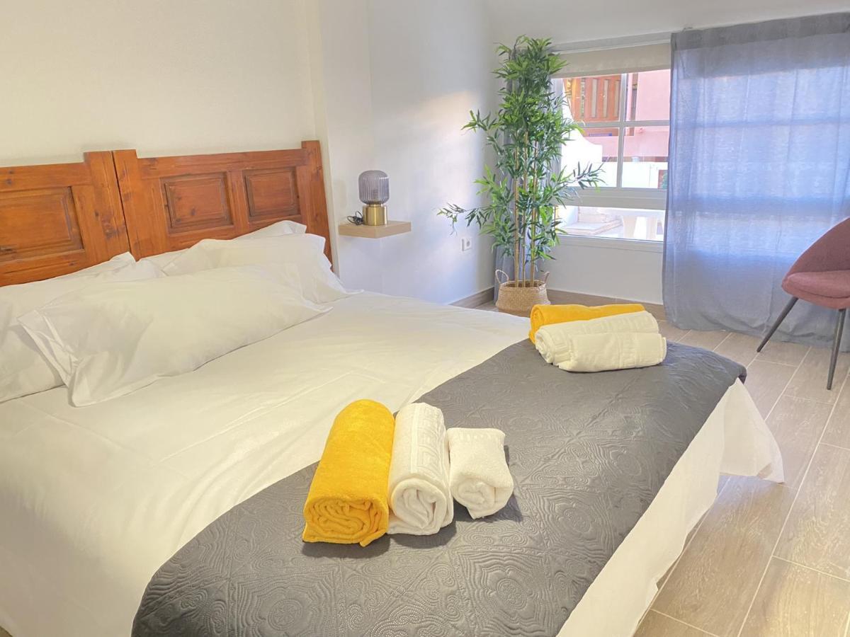 Homeforguest Two Bedroom With Pool And Terrace