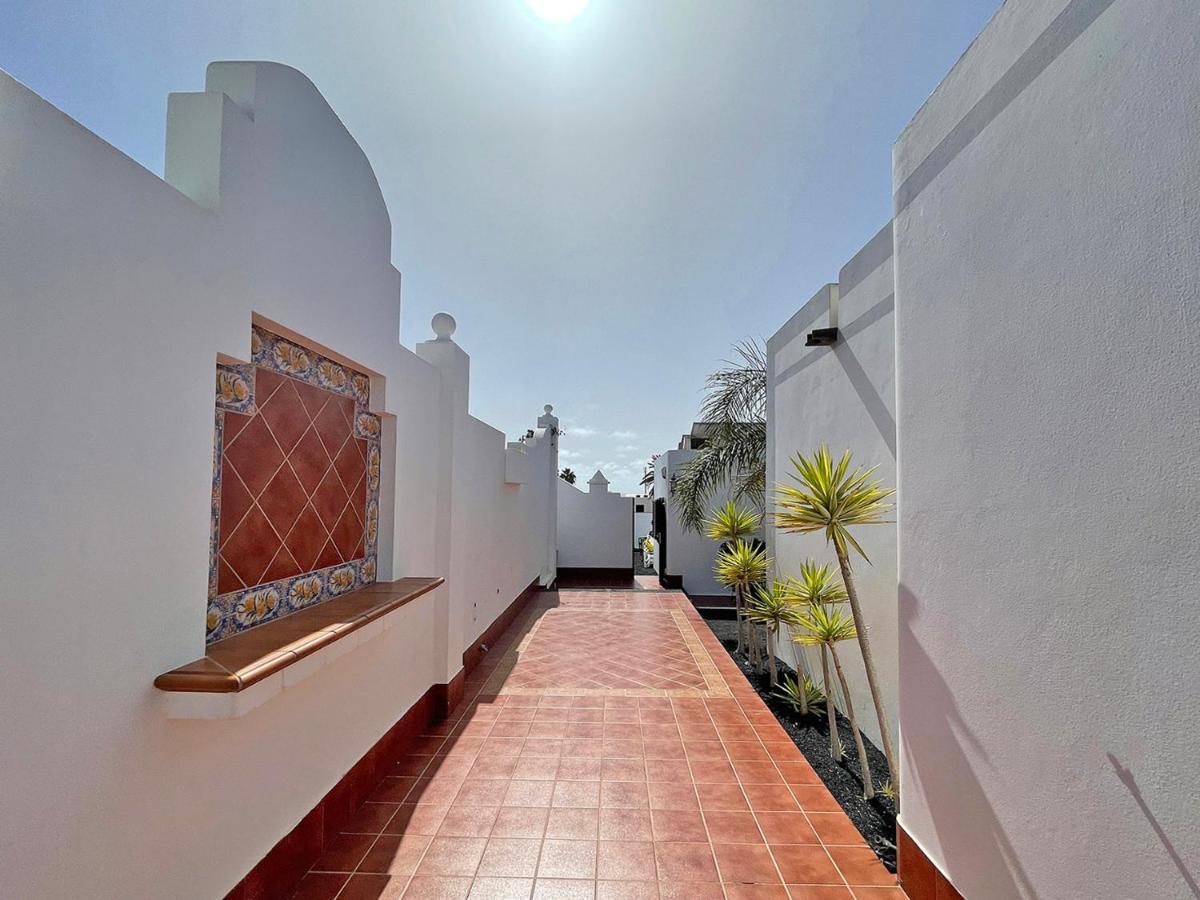 Charlotte Villa Tias