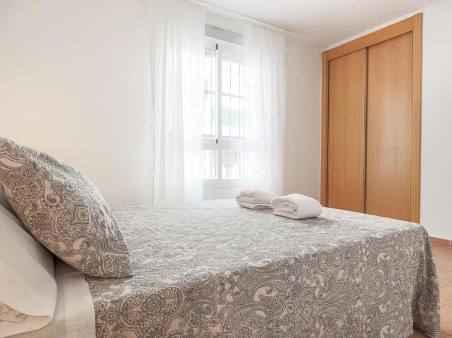 Con Piscina Y Parking En Sevilla Apartment *