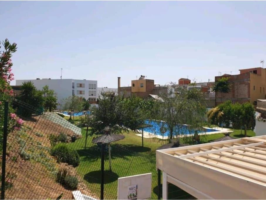 Con Piscina Y Parking En Sevilla *