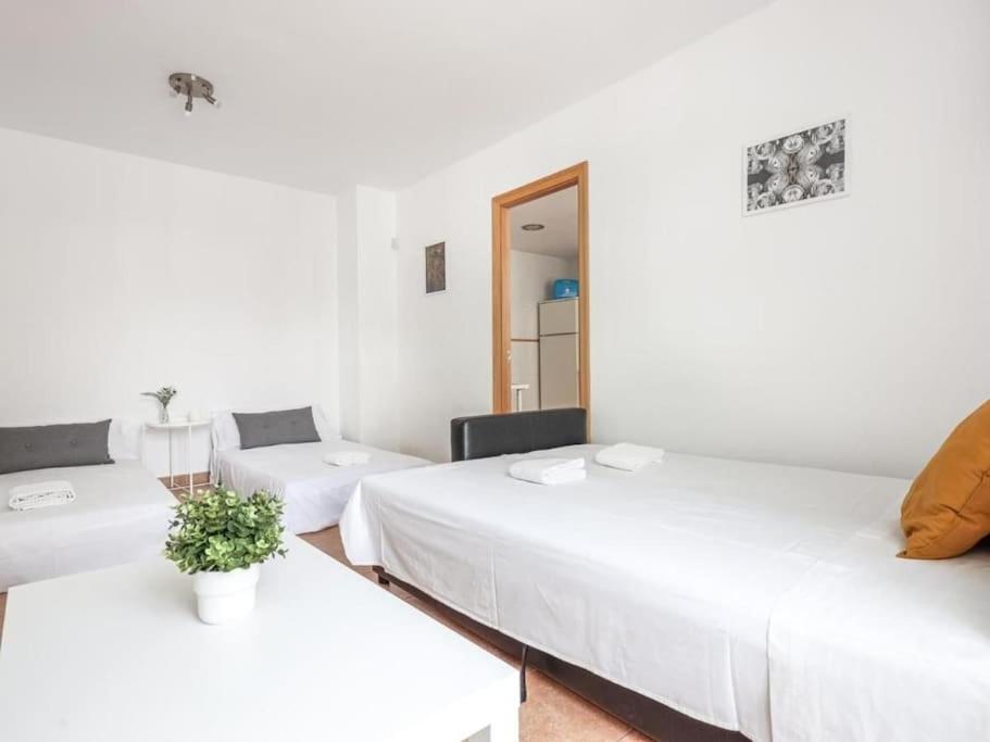 Con Piscina Y Parking En Sevilla Apartment *