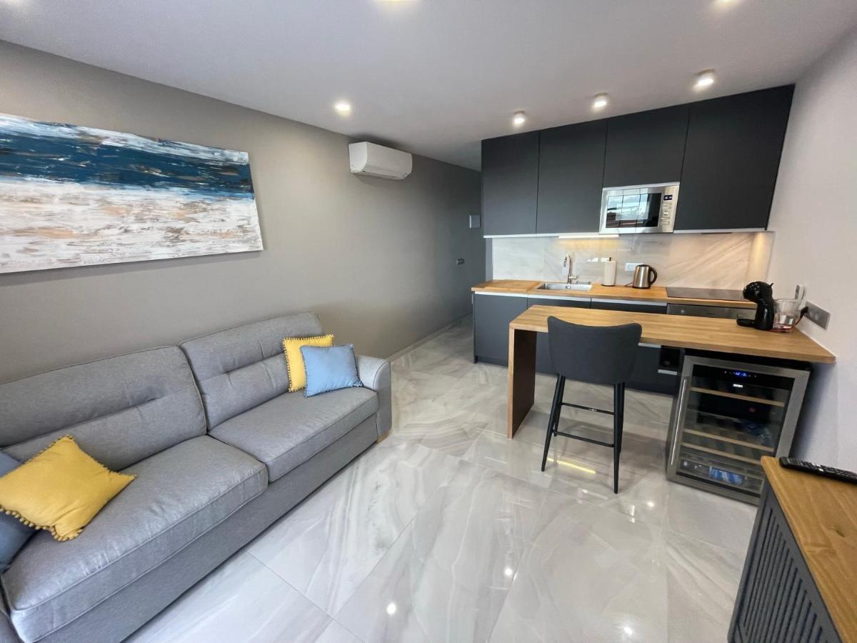 Luxury Diamond - Ocean View, Big Terraces, Air Con, Wifi Apartment *