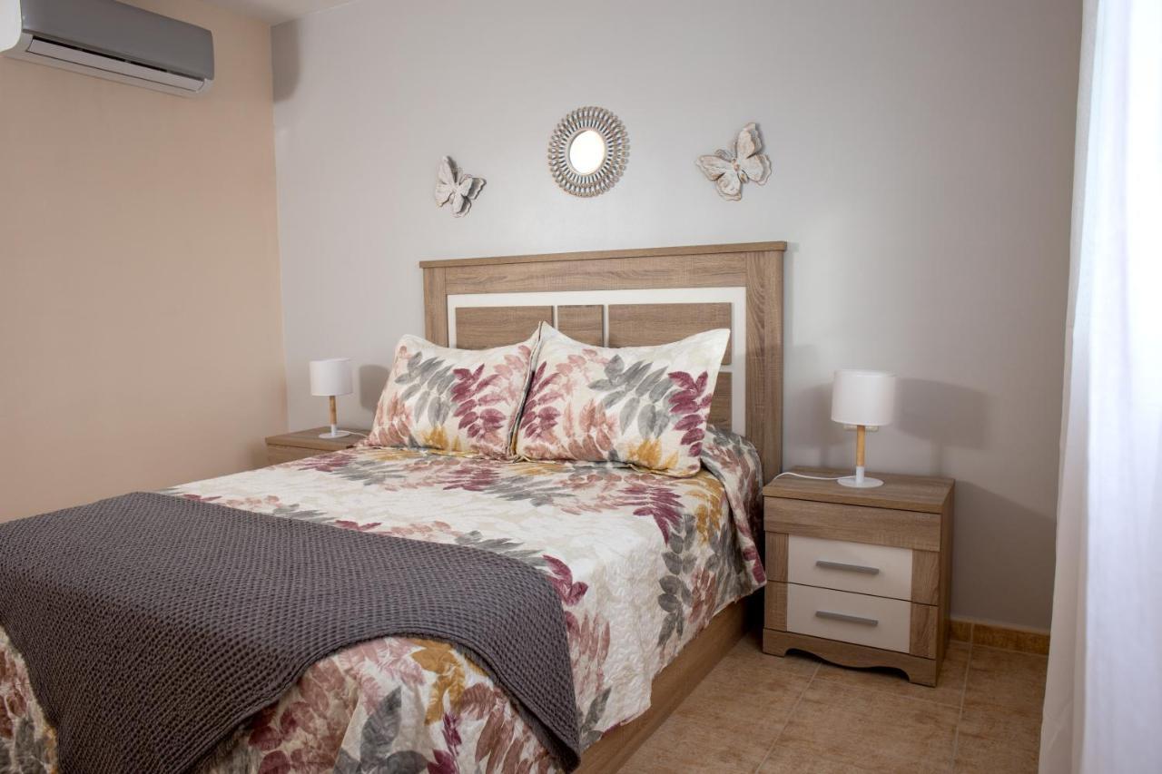 Apto Isa: Amplio Y Acogedor Apto De 75m Con Terraza, Aire Acondicionado Y Parking Gratuito Apartment