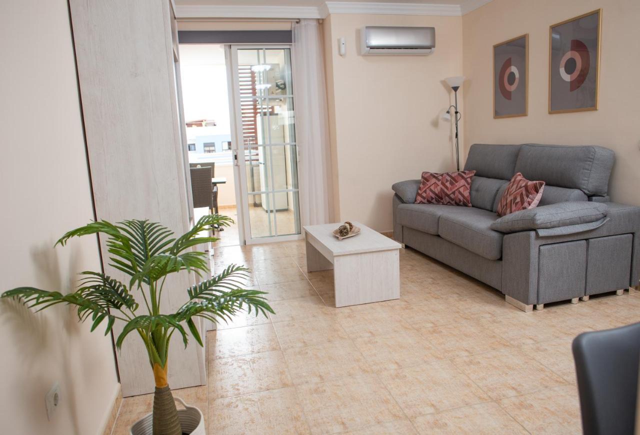 Apartment Apto Isa: Amplio Y Acogedor Apto De 75m Con Terraza, Aire Acondicionado Y Parking Gratuito Los Abrigos