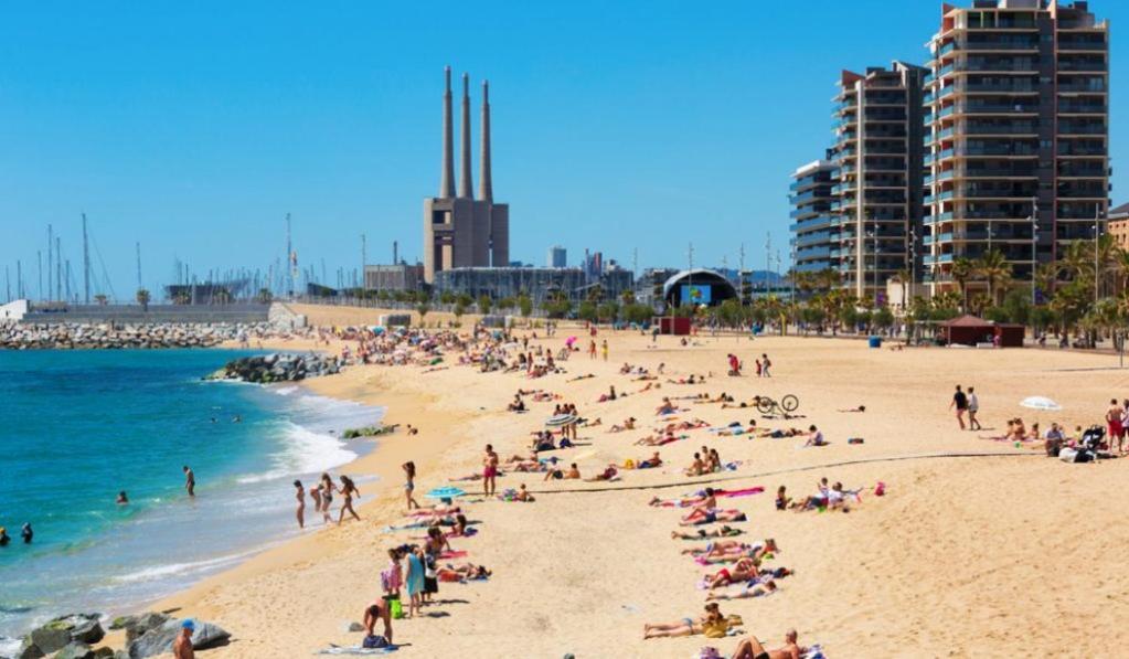 Con Bano Compartido En Bonito En * Badalona