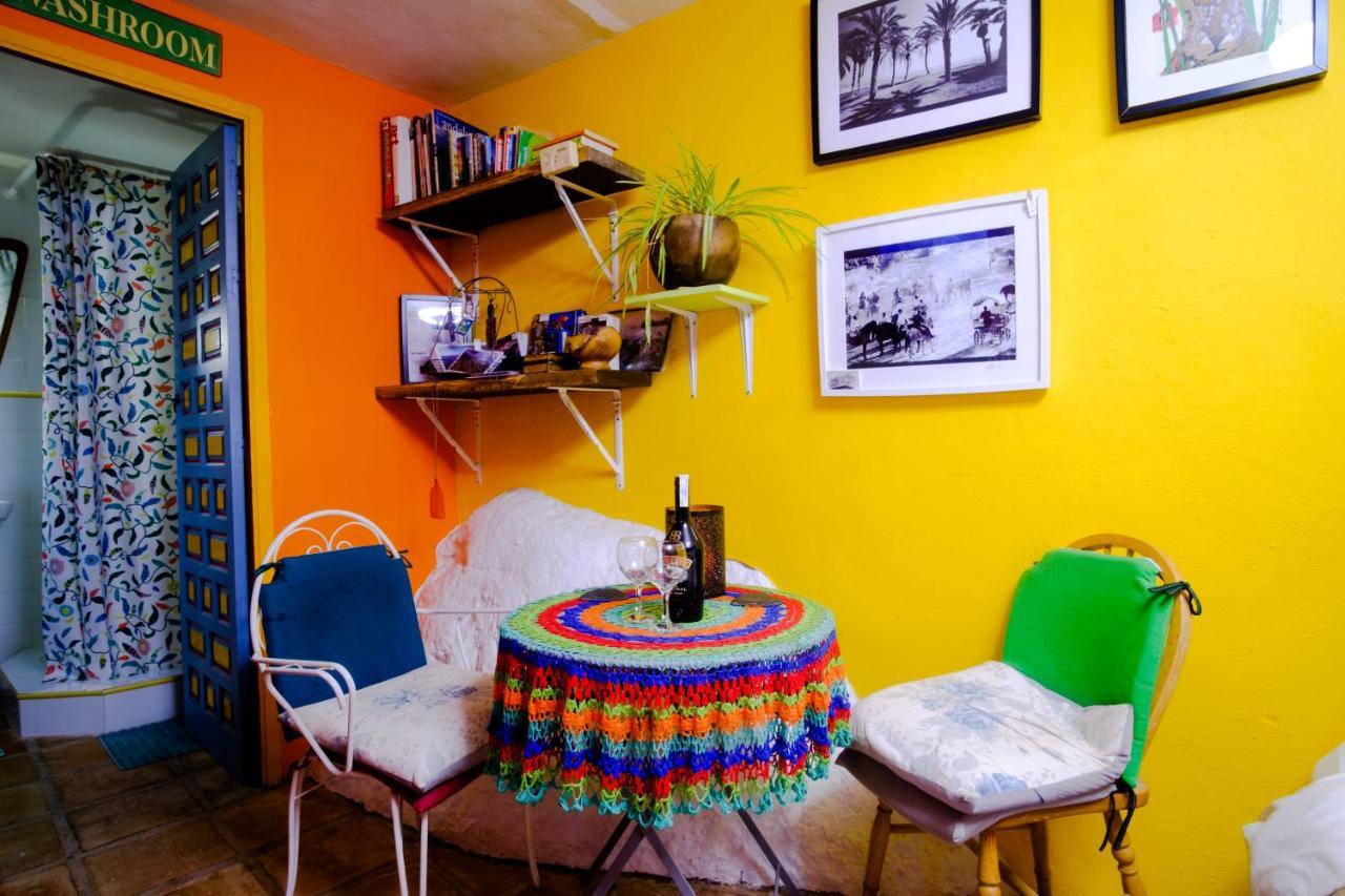 The Studio, A Colourful, Small And Unique One Bedroom Studio In Comares
