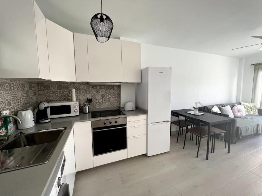 Casa Feliz - One Bedroom With Communal Pool Apartment *