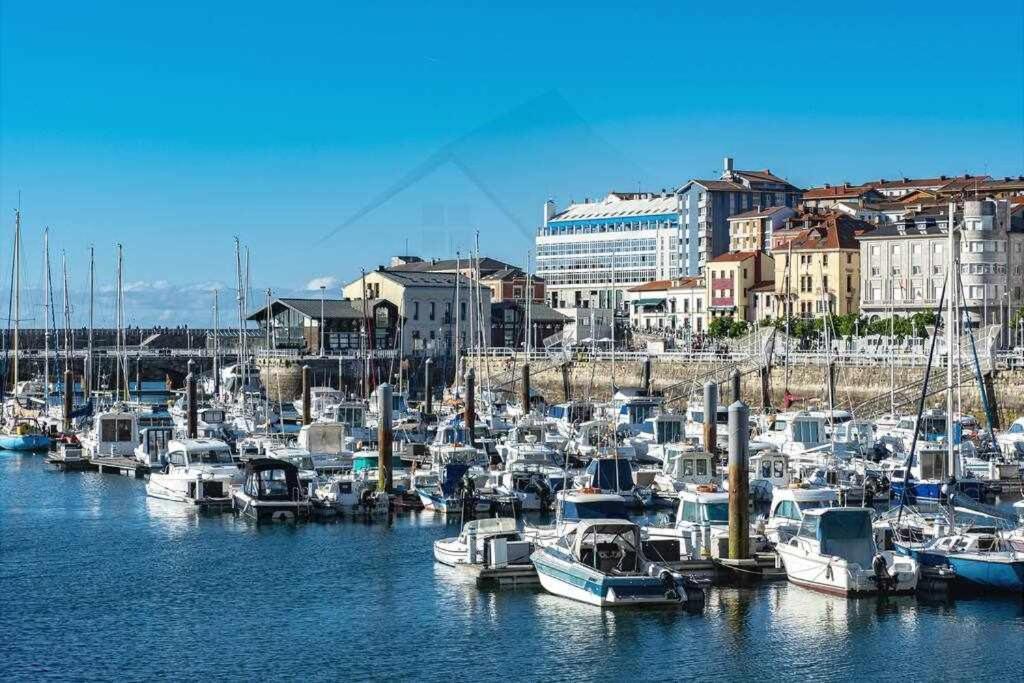 Puerto Deportivo * Gijon