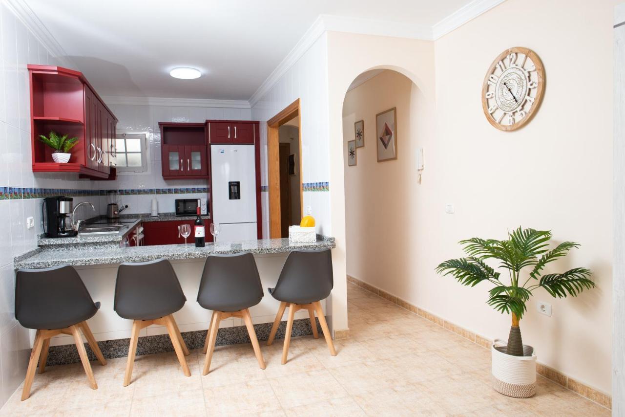 Apto Isa: Amplio Y Acogedor Apto De 75m Con Terraza, Aire Acondicionado Y Parking Gratuito * Los Abrigos
