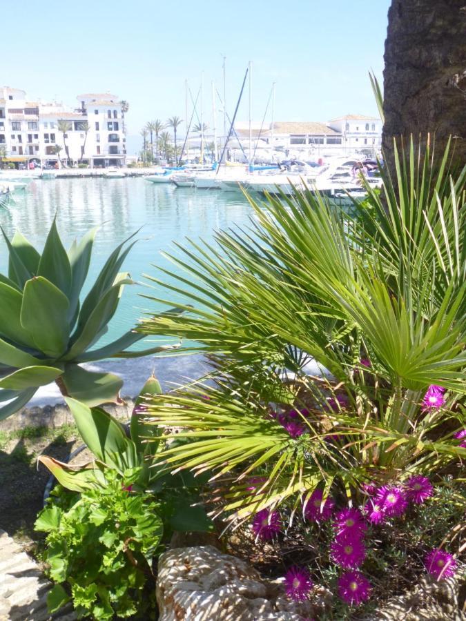 Beautiful Duquesa Harbour 2001 *