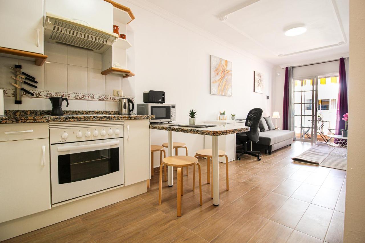 Beautiful Renovated With Air Conditioning Just Steps From The Sea In Apartment