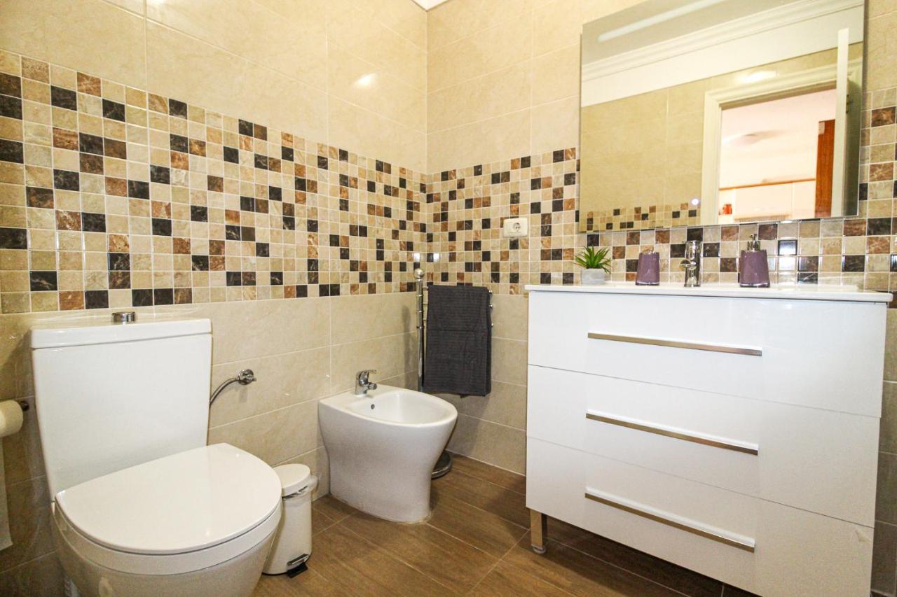 Apartment Beautiful Renovated With Air Conditioning Just Steps From The Sea In