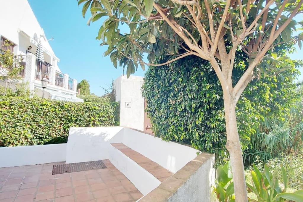 Entero Con Solarium En Sabinillas, Con Piscina Y Al Lado Del Puerto De La Duquesa *