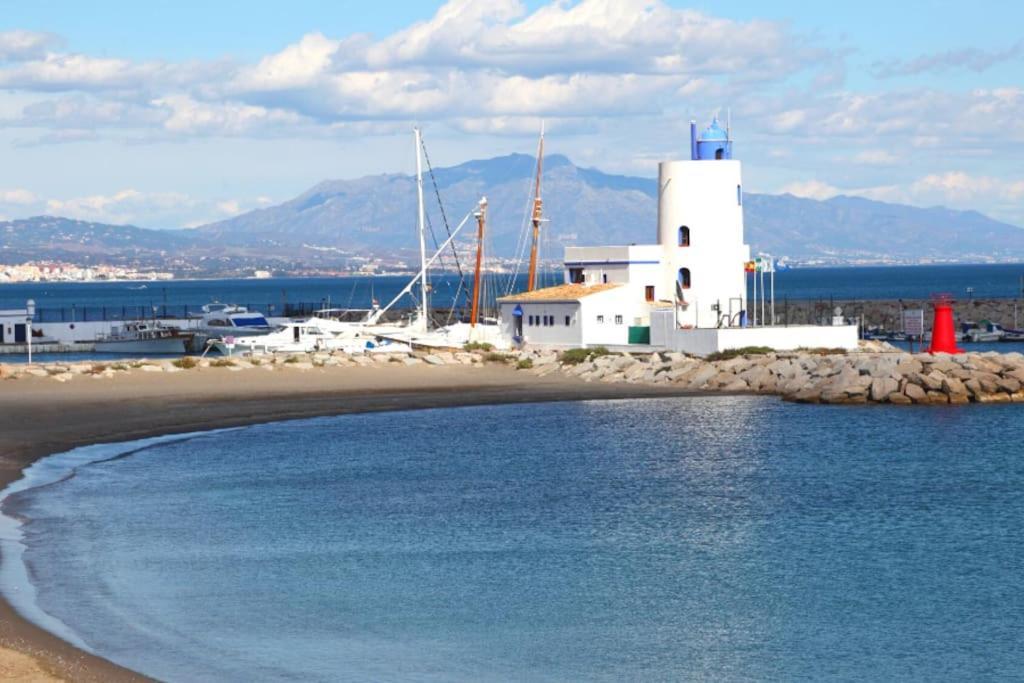 Entero Con Solarium En Sabinillas, Con Piscina Y Al Lado Del Puerto De La Duquesa *