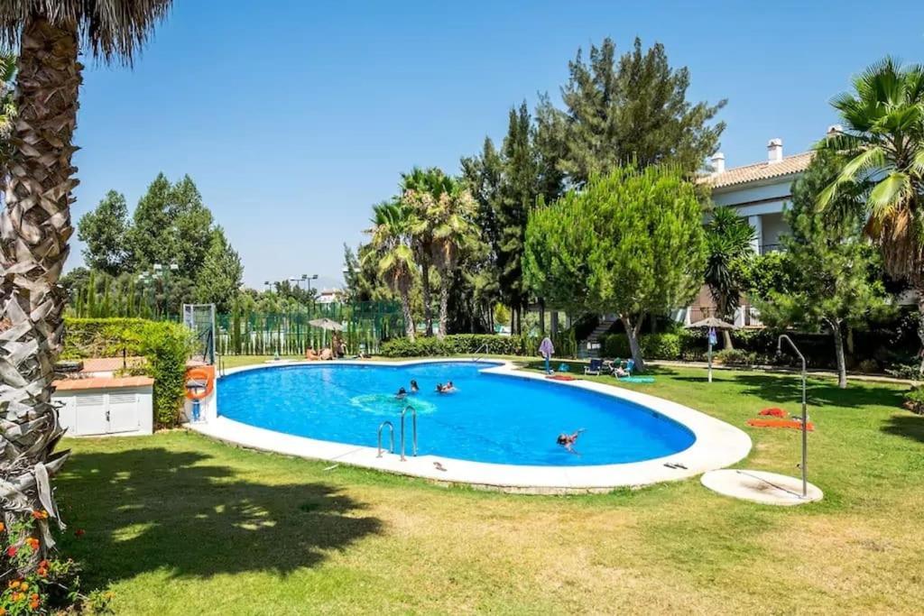 Ayma Dodge Lauro Golf Apartment