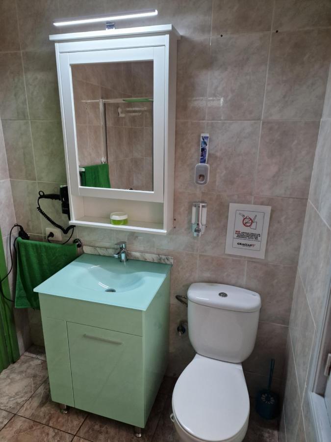 & - Airport Apartment El Burrero
