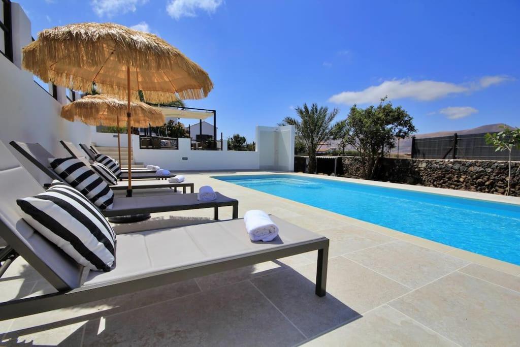 No 2. Stunning 4-bedroom With Large Pool Villa La Oliva