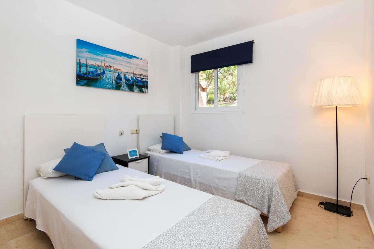 Rentandhomes Golf Elviria Apartamento *