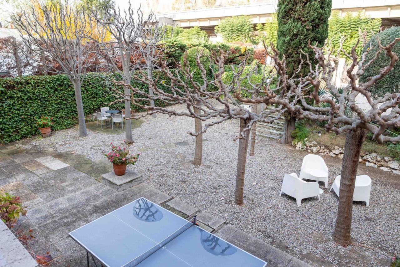 Les Barbes Apartment