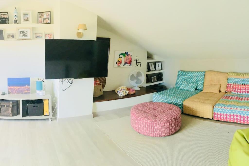 Apartment 2 Story, 5 Bedroom, 3 Bath Flat, Steps From The & Cliff Walk Llafranc