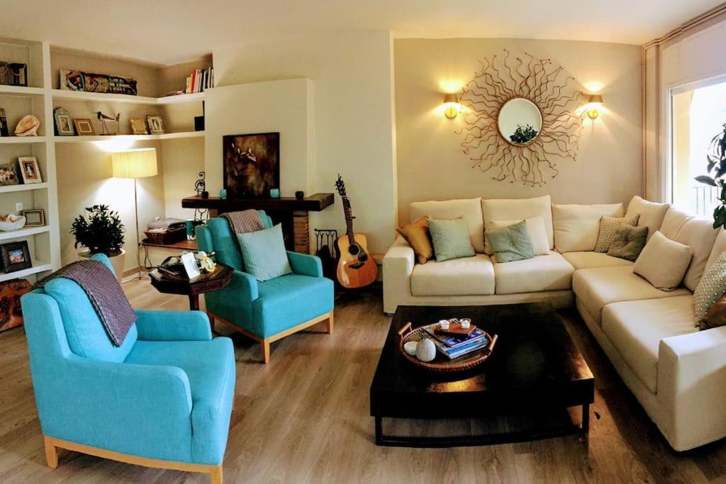 2 Story, 5 Bedroom, 3 Bath Flat, Steps From The & Cliff Walk Apartment
