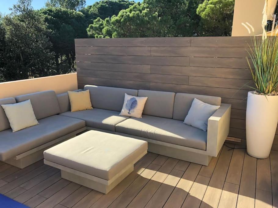 2 Story, 5 Bedroom, 3 Bath Flat, Steps From The & Cliff Walk Apartment Llafranc