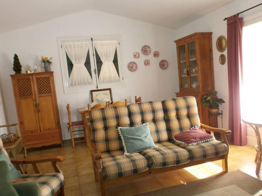 Confortable Chalet Individual Con Piscina Y Jardin