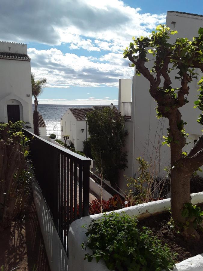 Dona Lola , Luminoso Calahonda, Mijas Sitio de Calahonda