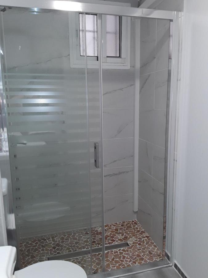 Dona Lola , Luminoso Calahonda, Mijas Sitio de Calahonda