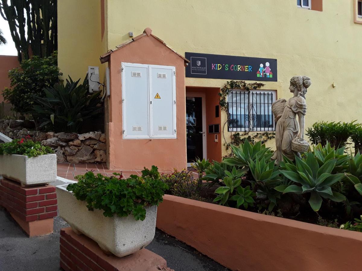 Dona Lola , Luminoso Calahonda, Mijas Sitio de Calahonda