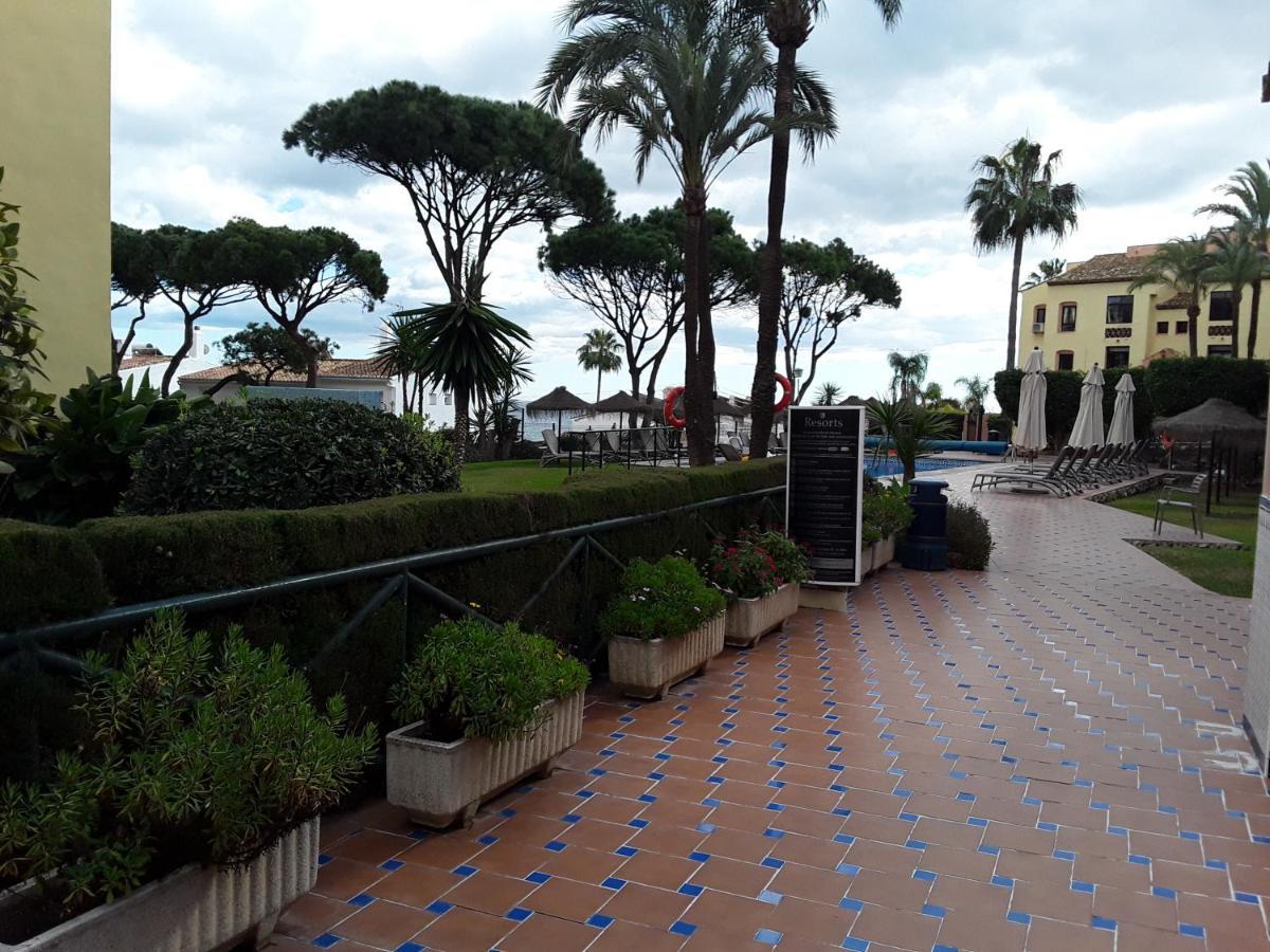 Dona Lola , Luminoso Calahonda, Mijas Sitio de Calahonda
