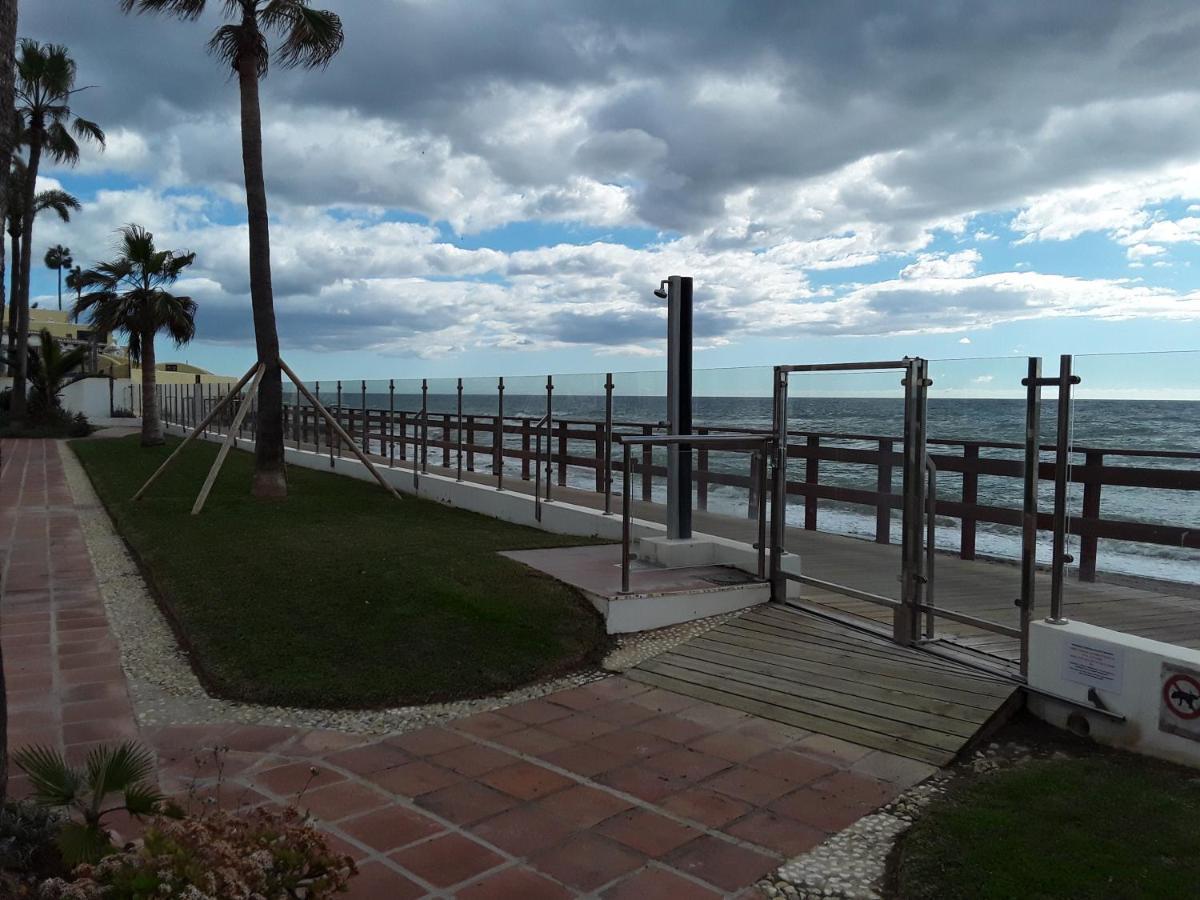 Dona Lola , Luminoso Calahonda, Mijas Sitio de Calahonda