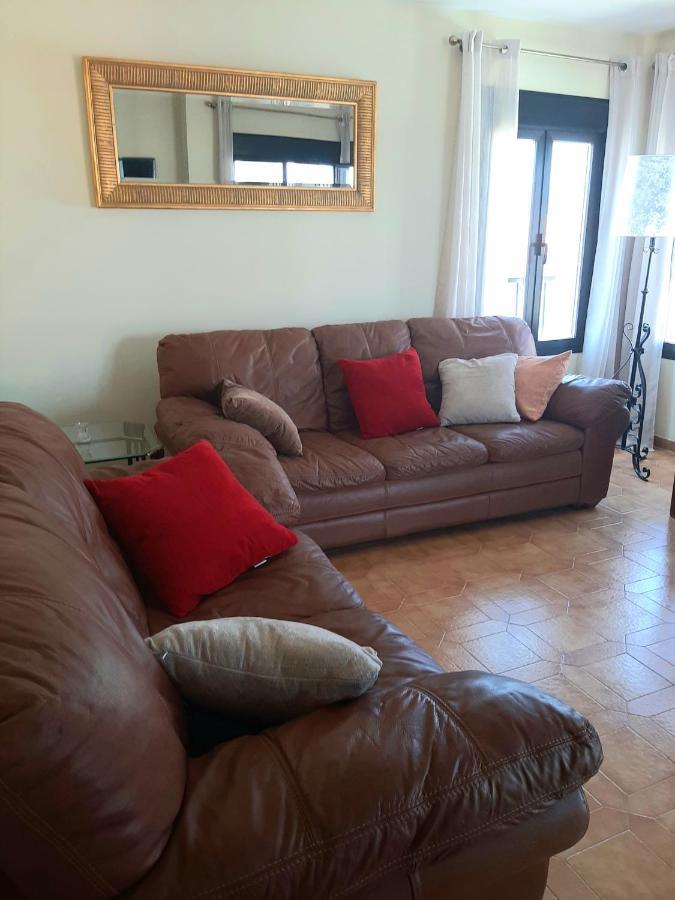 Beachfront Penthouse 3 Double Bedrooms, 2 Bathrooms *