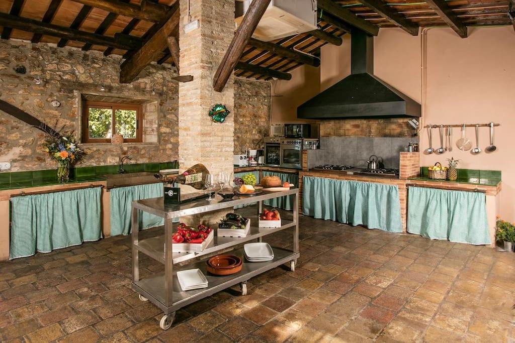 Exclusive Masia Notari Casabona Villa *