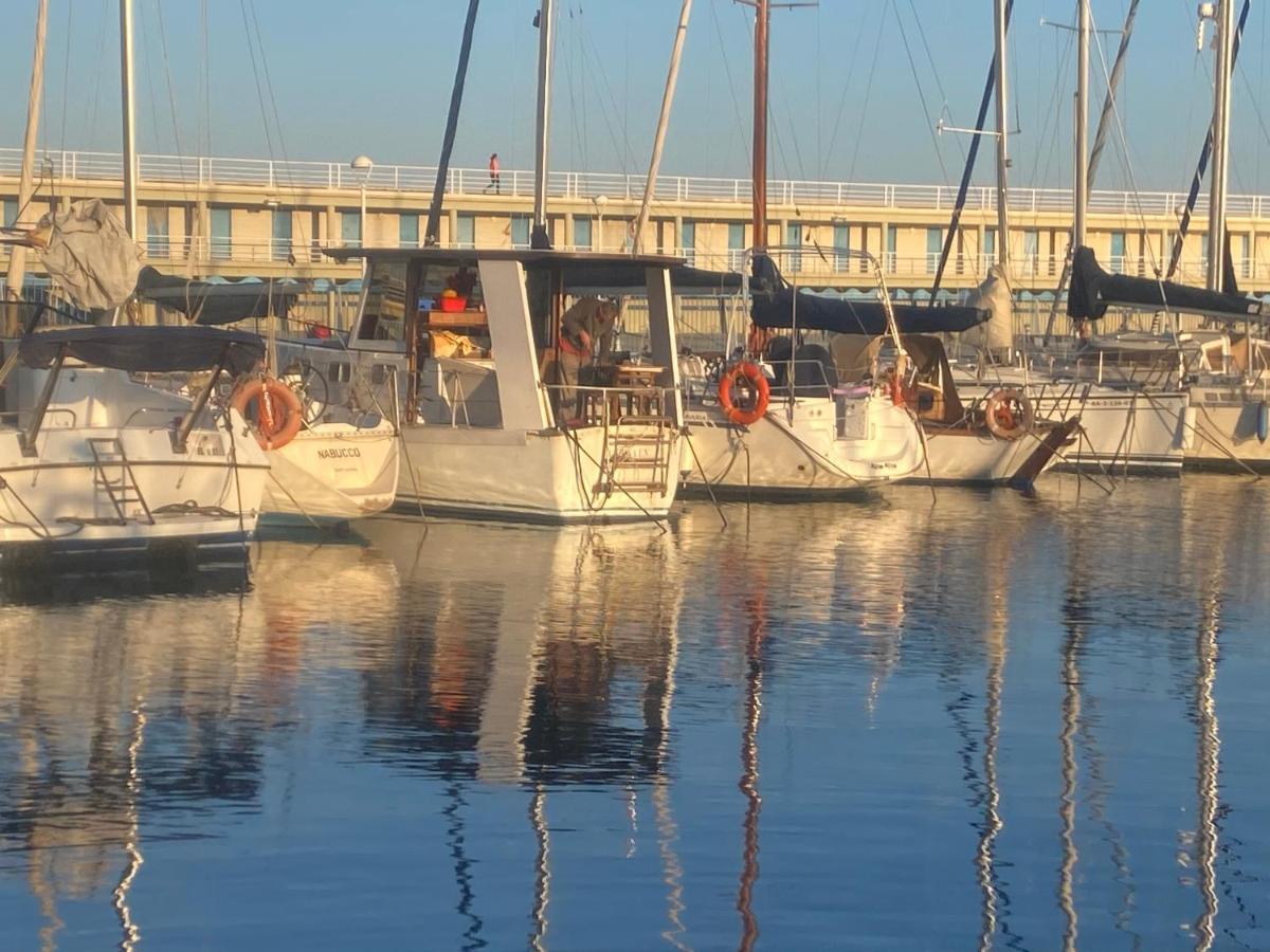 Welcome Aboard Yacht Cruiser!
