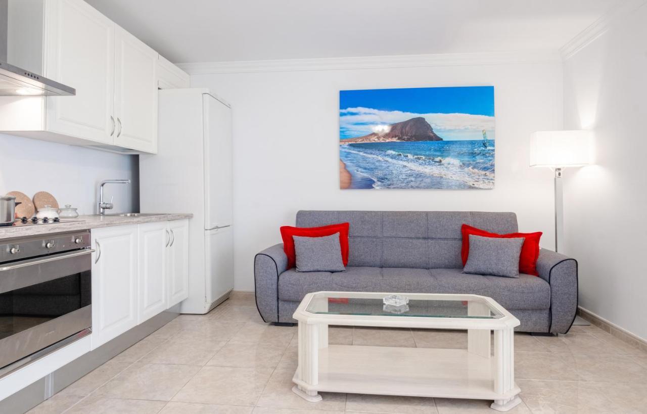 La Maricita Cristianos - Front & Sea View