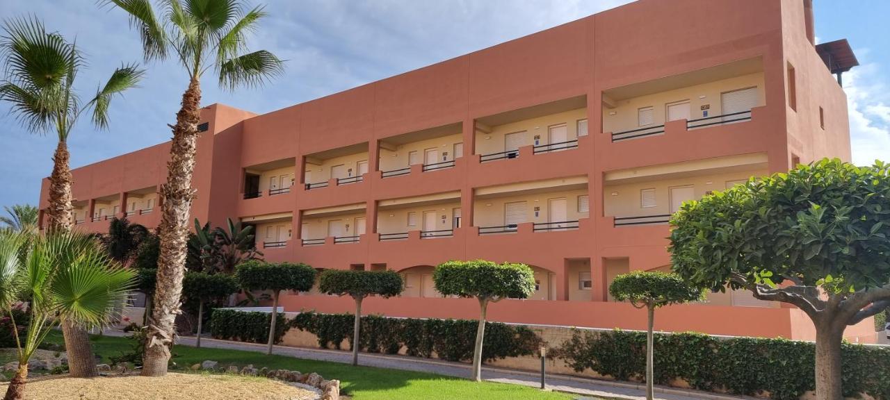 Paraiso De Playa: Beachfront With Pool Views Apartment *