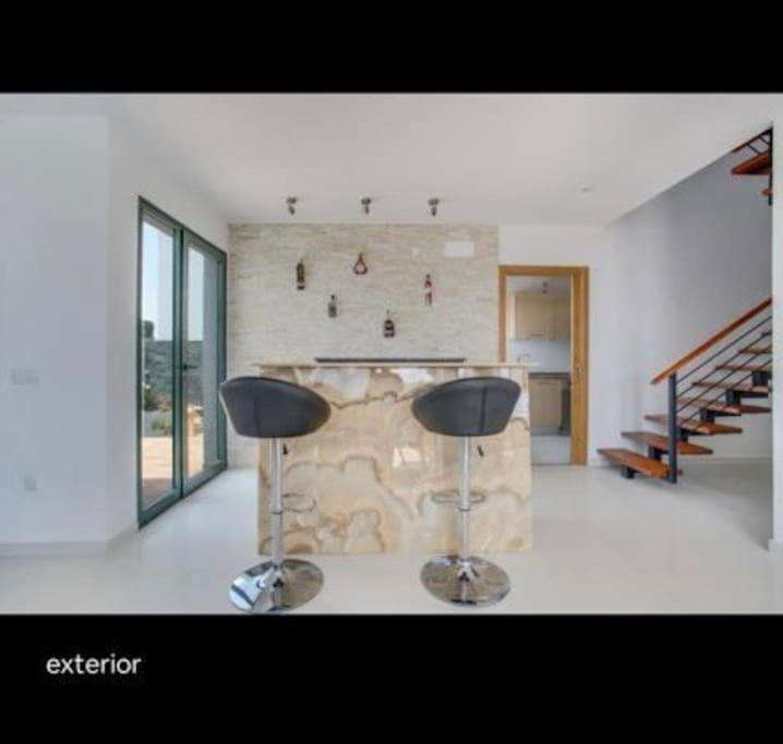 Spacious Private & Private Heated Pool - Sunshine *