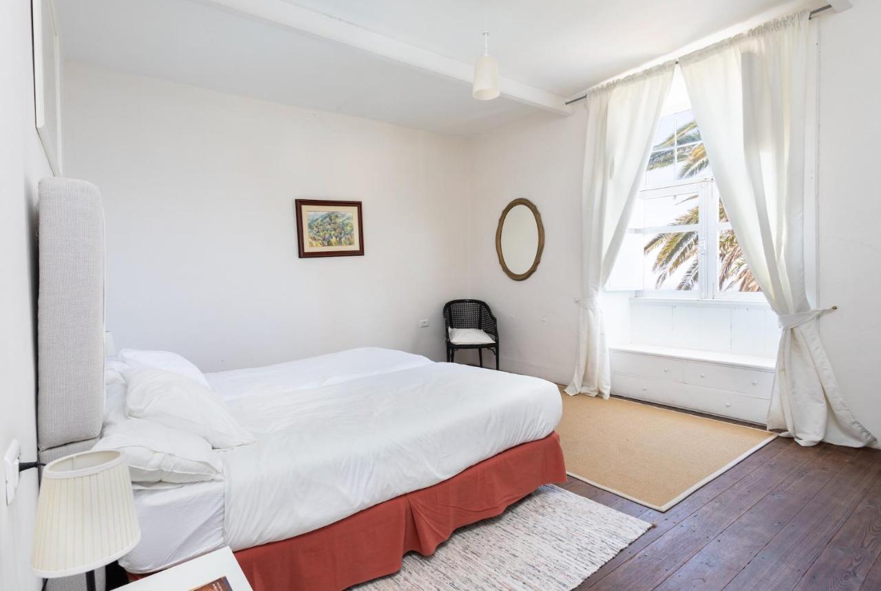 Detached With Garden, Heated And Private Pool, Sea View, Parking Free