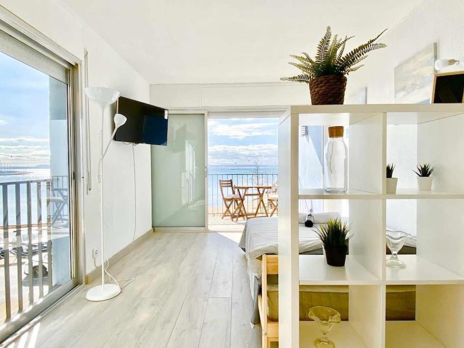 Estudio Frente Al Mar En Con Terraza