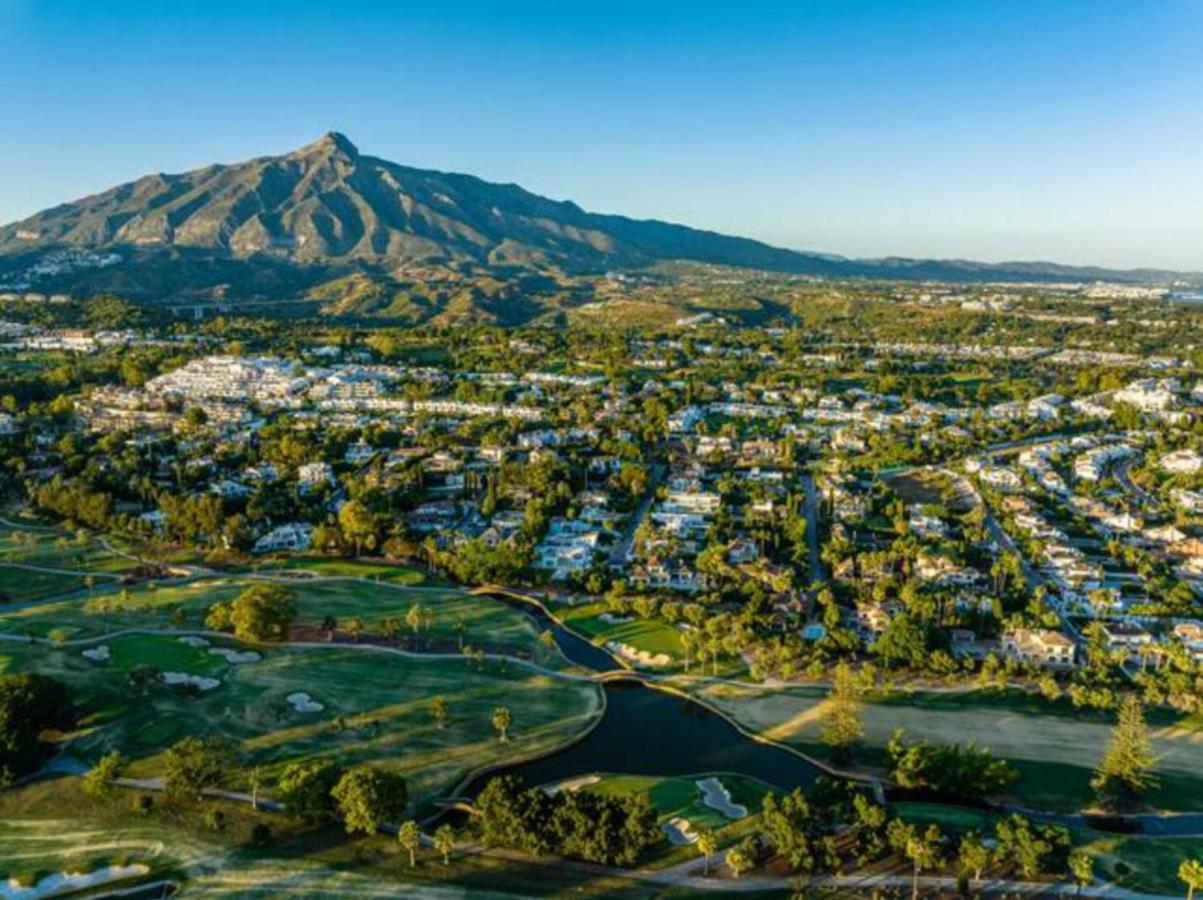 Apartment Vacation Los Pinos: Elegant Golf Retreat Near Puerto Banus *