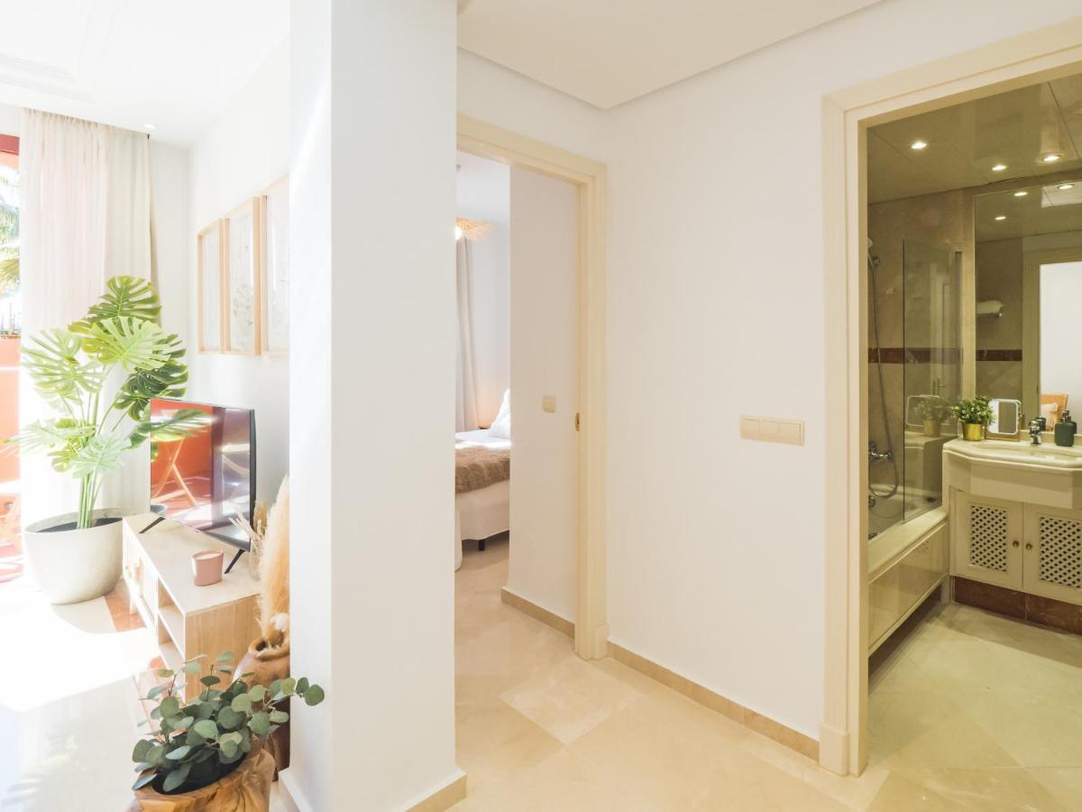 Cubo's & Parking Jardines De Don Carlos Marbella