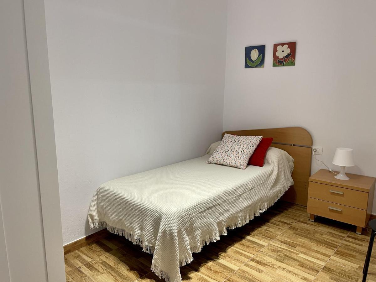 Apartment Homeforguest Amplio Con Piscina Y Terraza En *