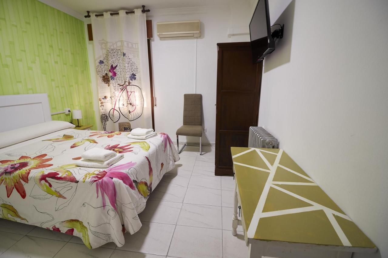Virgen De Reyes Hotel 2*
