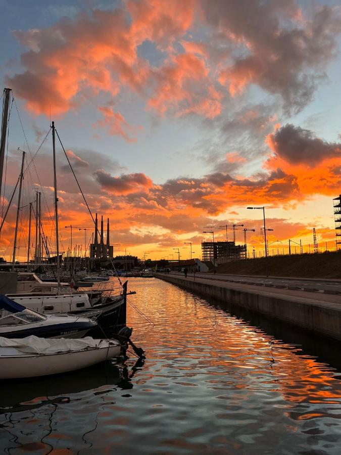 Precioso Barco En Barcelona