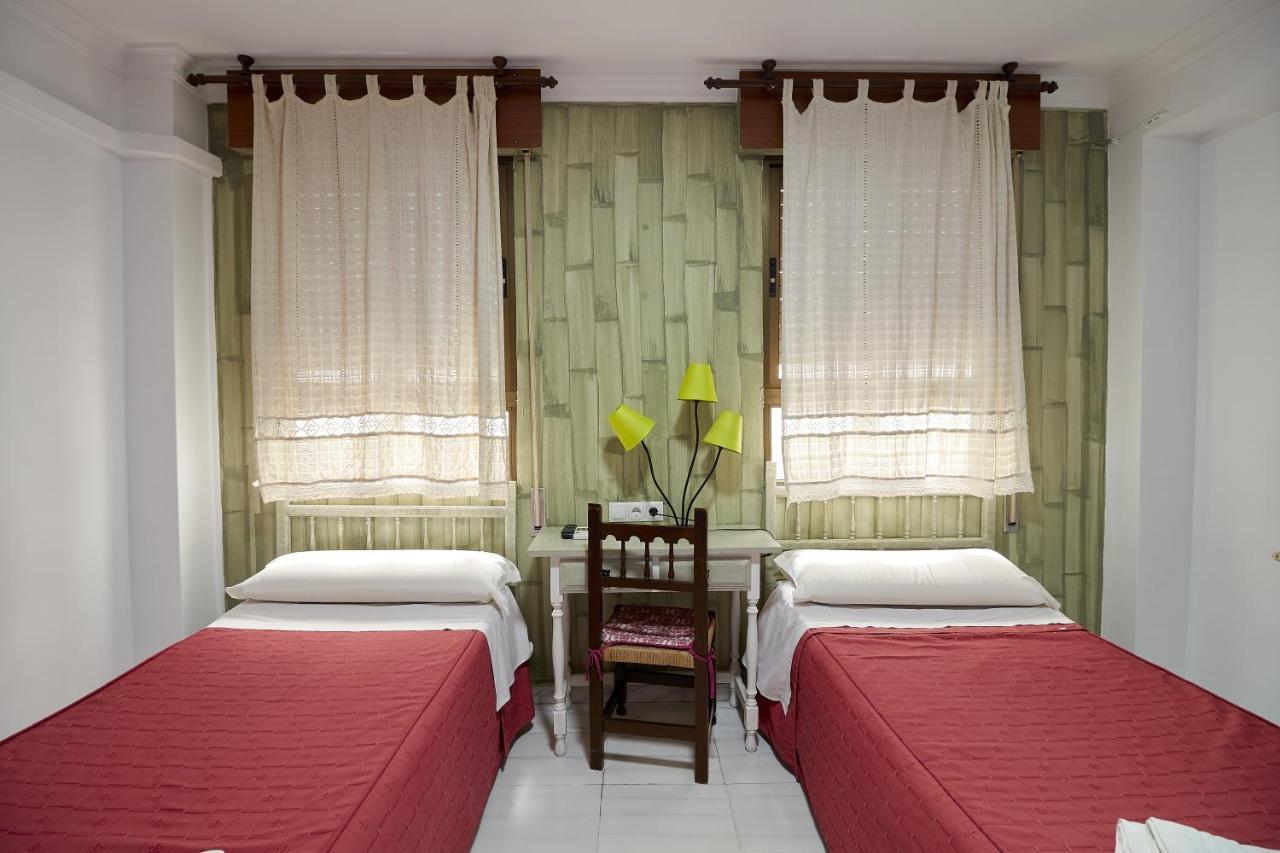 Hotel Virgen De Reyes
