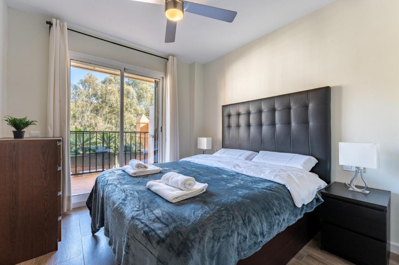 Seaside Bliss 2br With Tranquil Terrace Pool And Parking Apartamento Fuengirola