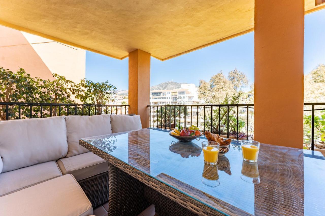 Seaside Bliss 2br With Tranquil Terrace Pool And Parking Apartamento